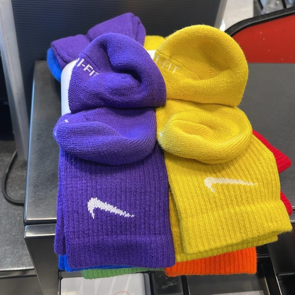 Nike Everyday Plus Cushioned
Training Crew Socks (6 Pairs) - Picture 5 of 16